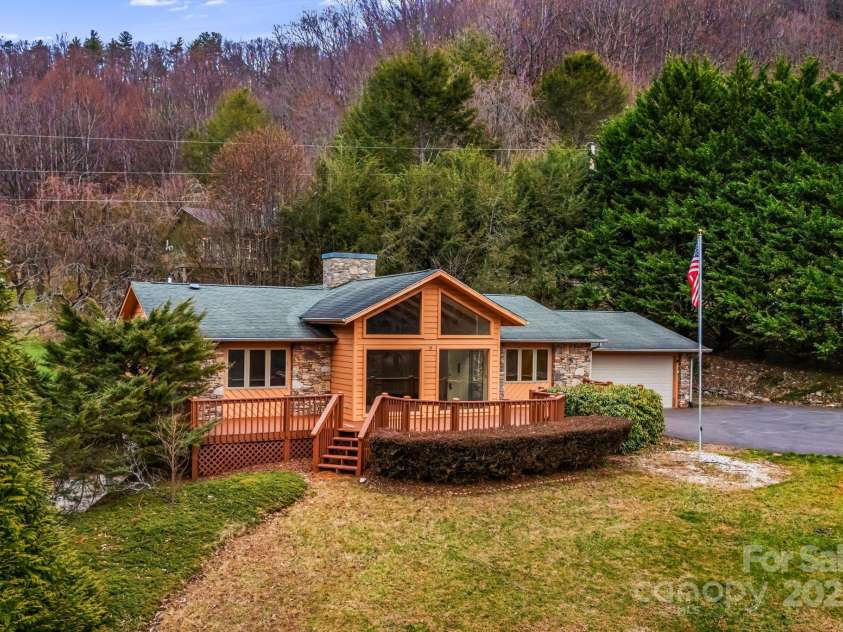 111 Valley View Drive, Mars Hill, NC 28754.  MLS# CAR4330134, YatesRealty ID 23567. 