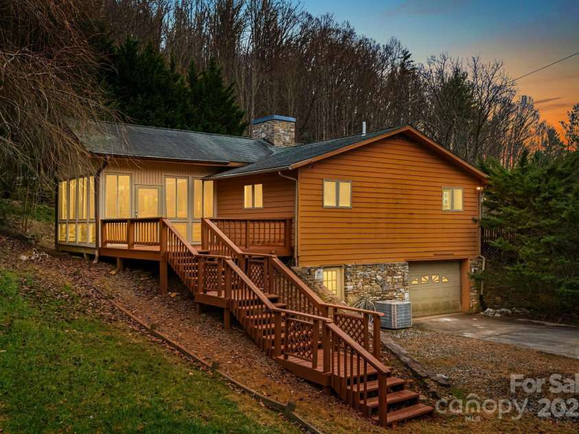 111 Valley View Drive, Mars Hill, NC 28754.  MLS# CAR4330134, YatesRealty ID 23567. 