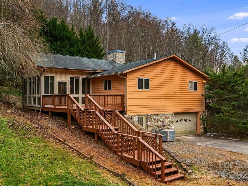 111 Valley View Drive, Mars Hill, NC 28754.  MLS# CAR4330134, YatesRealty ID 23567. 