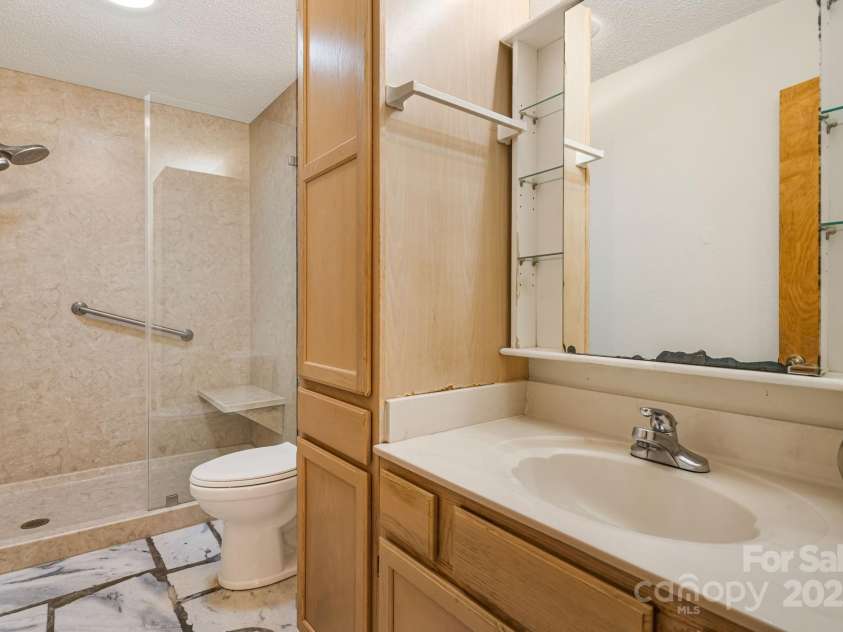 111 Valley View Drive, Mars Hill, NC 28754.  MLS# CAR4330134, YatesRealty ID 23567. 