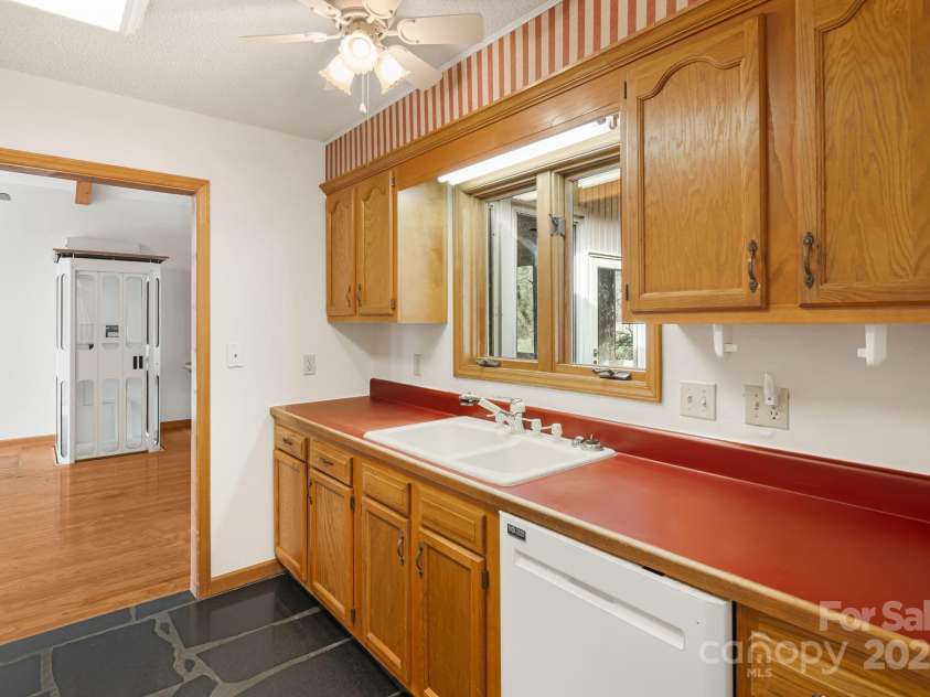 111 Valley View Drive, Mars Hill, NC 28754.  MLS# CAR4330134, YatesRealty ID 23567. 