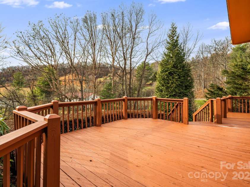 111 Valley View Drive, Mars Hill, NC 28754.  MLS# CAR4330134, YatesRealty ID 23567. 