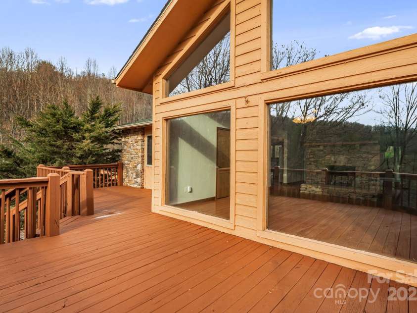 111 Valley View Drive, Mars Hill, NC 28754.  MLS# CAR4330134, YatesRealty ID 23567. 