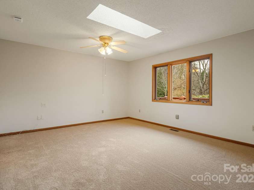 111 Valley View Drive, Mars Hill, NC 28754.  MLS# CAR4330134, YatesRealty ID 23567. 