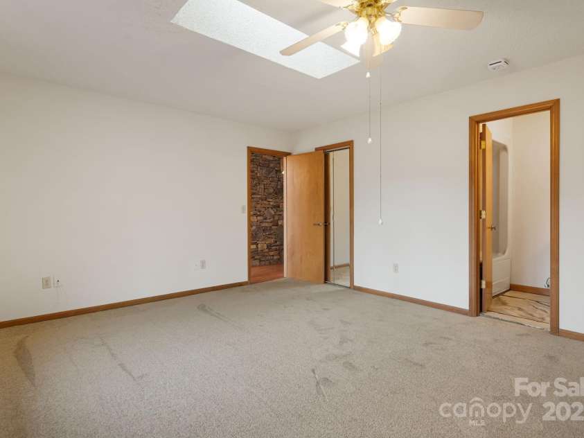 111 Valley View Drive, Mars Hill, NC 28754.  MLS# CAR4330134, YatesRealty ID 23567. 