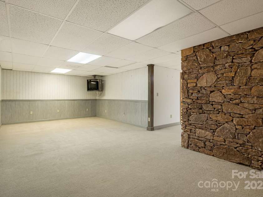 111 Valley View Drive, Mars Hill, NC 28754.  MLS# CAR4330134, YatesRealty ID 23567. 