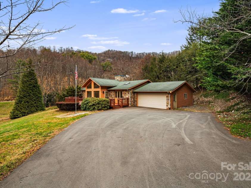 111 Valley View Drive, Mars Hill, NC 28754.  MLS# CAR4330134, YatesRealty ID 23567. 