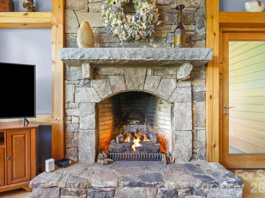 167 Wild Orchid Trail, Bryson City, NC 28713.  MLS# CAR4378989, YatesRealty ID 23568. New Gas Logs