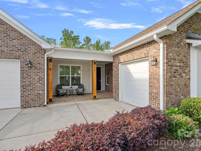 432 Granite Lake Court, Denver, NC 28307.  MLS# CAR4376364, YatesRealty ID 23569. 