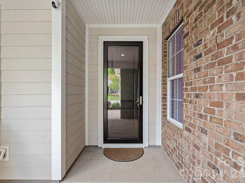 432 Granite Lake Court, Denver, NC 28307.  MLS# CAR4376364, YatesRealty ID 23569. 