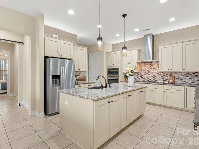 432 Granite Lake Court, Denver, NC 28307.  MLS# CAR4376364, YatesRealty ID 23569. Kitchen