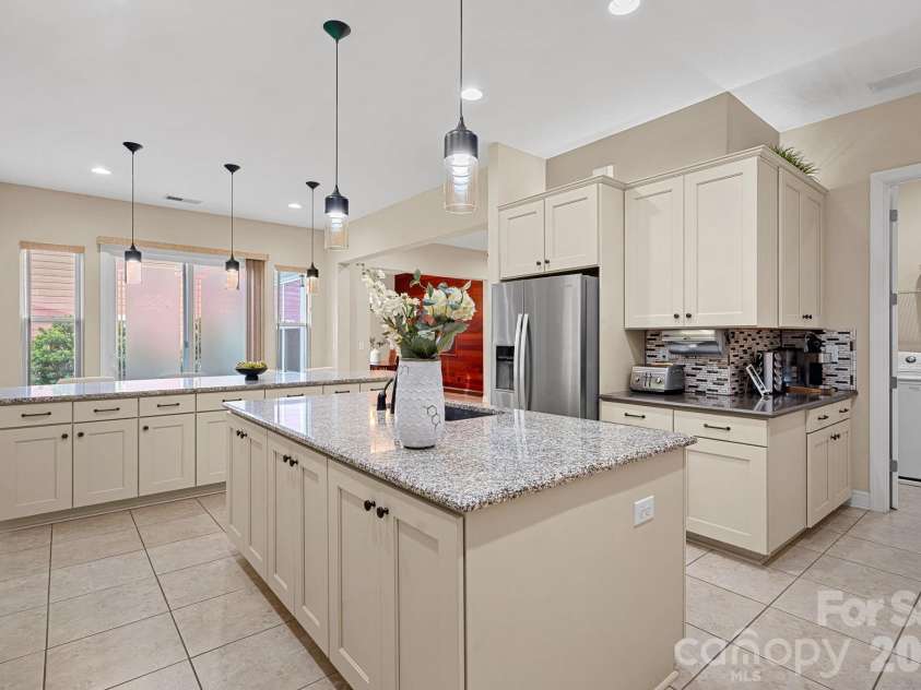 432 Granite Lake Court, Denver, NC 28307.  MLS# CAR4376364, YatesRealty ID 23569. Kitchen