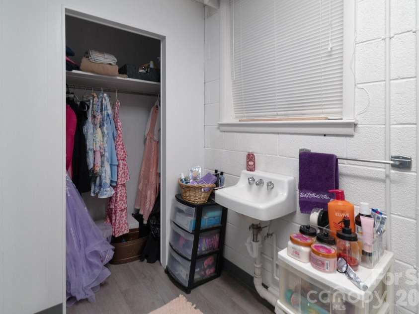 1616 Lithia Springs Road, Shelby, NC 28150.  MLS# CAR4336544, YatesRealty ID 2357. 