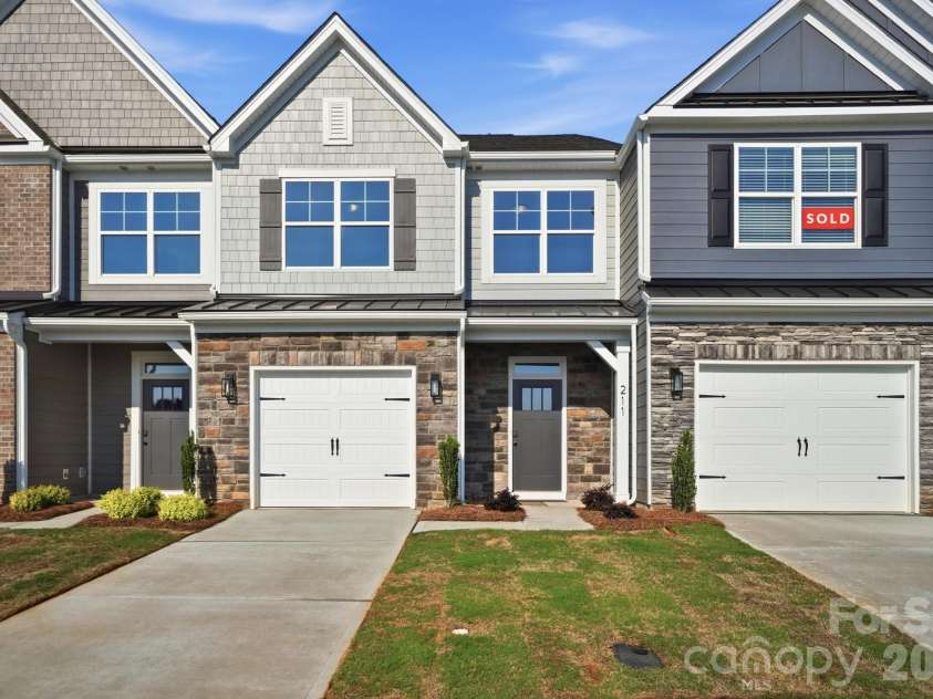 211 Viburnum Road, Waxhaw, NC 28173.  MLS# CAR4368138, YatesRealty ID 23572. 