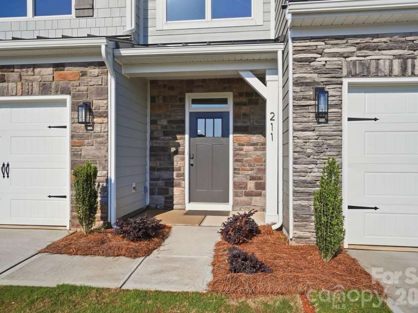 211 Viburnum Road, Waxhaw, NC 28173.  MLS# CAR4368138, YatesRealty ID 23572. 