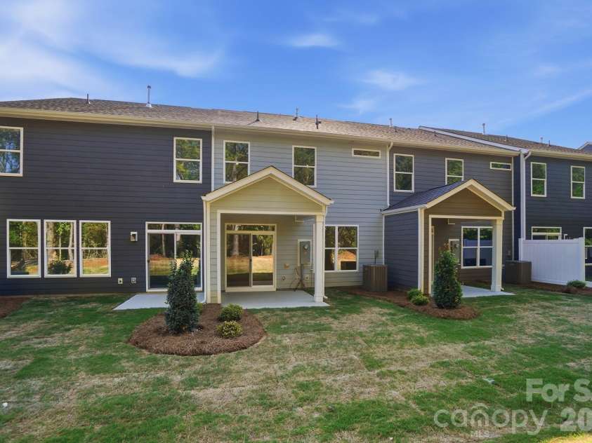 211 Viburnum Road, Waxhaw, NC 28173.  MLS# CAR4368138, YatesRealty ID 23572. 