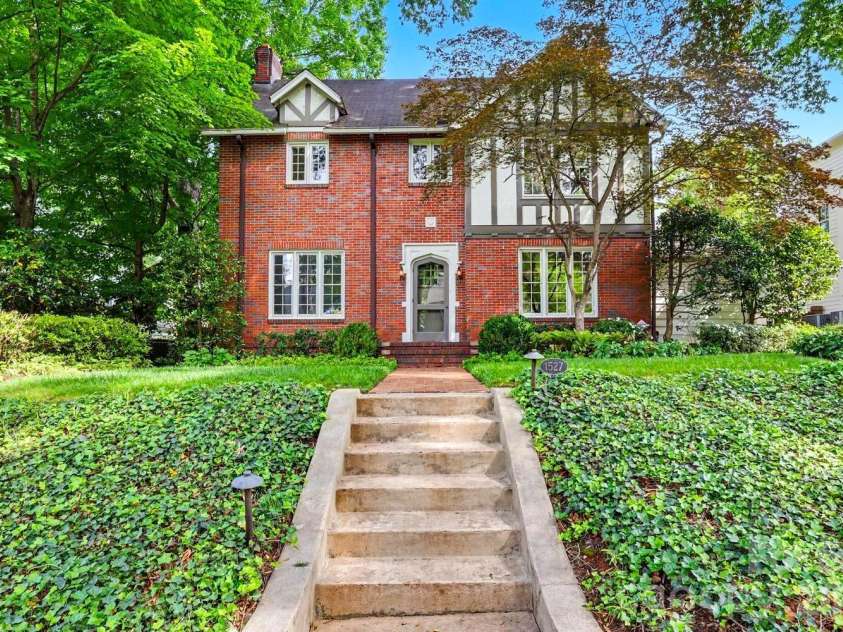 1527 Stanford Place, Charlotte, NC 28207.  MLS# CAR4380879, YatesRealty ID 23573. 
