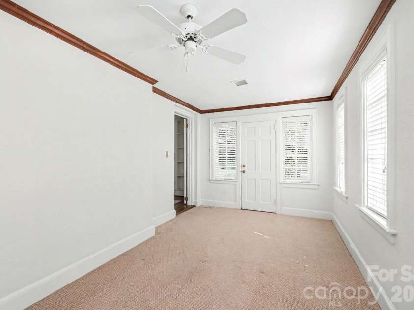 1527 Stanford Place, Charlotte, NC 28207.  MLS# CAR4380879, YatesRealty ID 23573. 