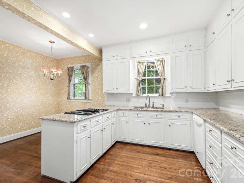 1527 Stanford Place, Charlotte, NC 28207.  MLS# CAR4380879, YatesRealty ID 23573. 