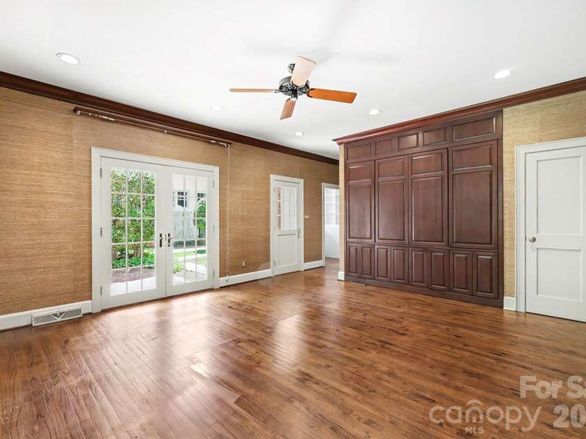 1527 Stanford Place, Charlotte, NC 28207.  MLS# CAR4380879, YatesRealty ID 23573. 