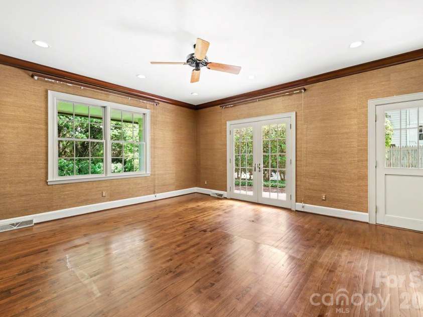 1527 Stanford Place, Charlotte, NC 28207.  MLS# CAR4380879, YatesRealty ID 23573. 