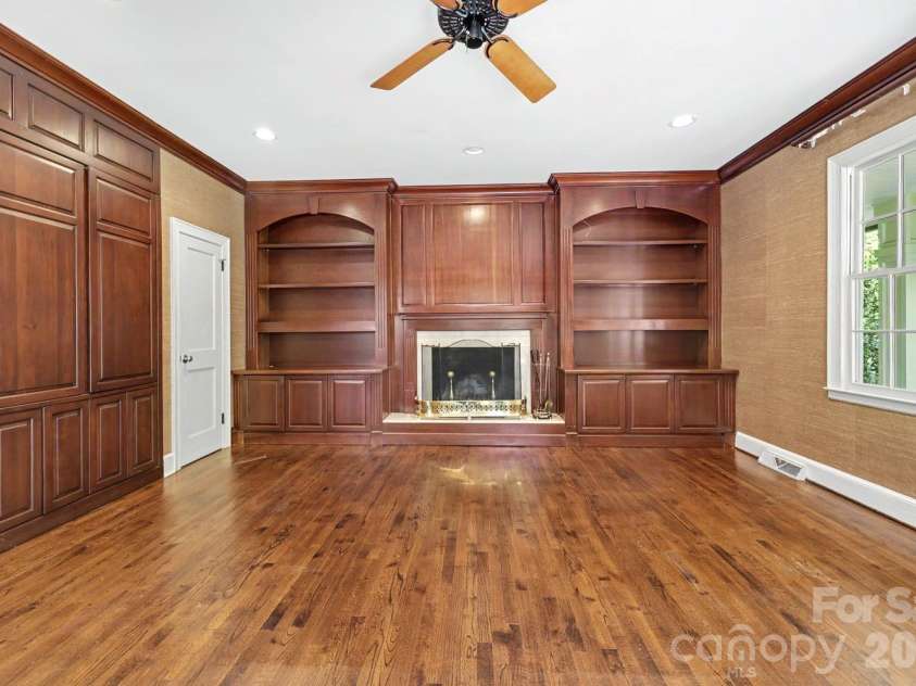 1527 Stanford Place, Charlotte, NC 28207.  MLS# CAR4380879, YatesRealty ID 23573. 