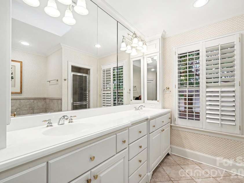1527 Stanford Place, Charlotte, NC 28207.  MLS# CAR4380879, YatesRealty ID 23573. 