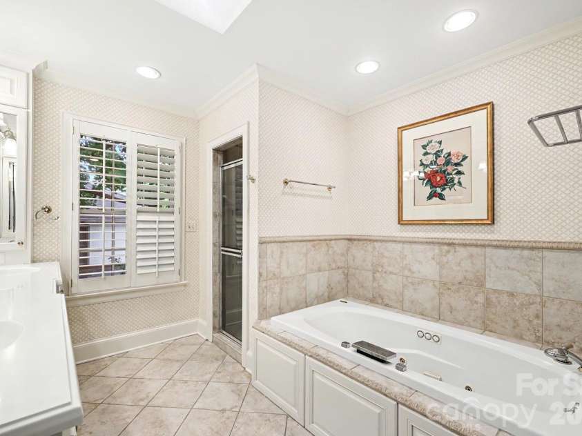 1527 Stanford Place, Charlotte, NC 28207.  MLS# CAR4380879, YatesRealty ID 23573. 