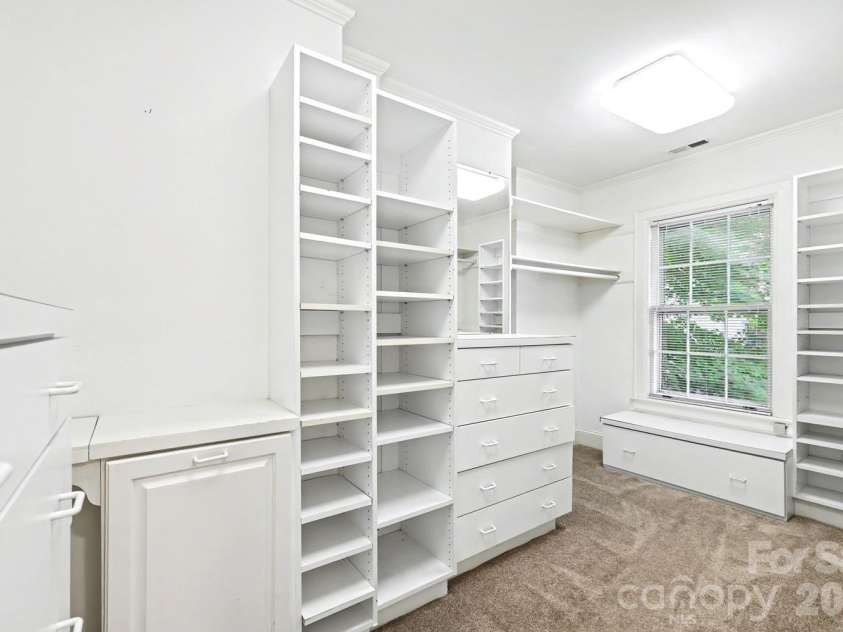 1527 Stanford Place, Charlotte, NC 28207.  MLS# CAR4380879, YatesRealty ID 23573. 