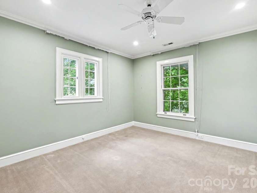 1527 Stanford Place, Charlotte, NC 28207.  MLS# CAR4380879, YatesRealty ID 23573. 