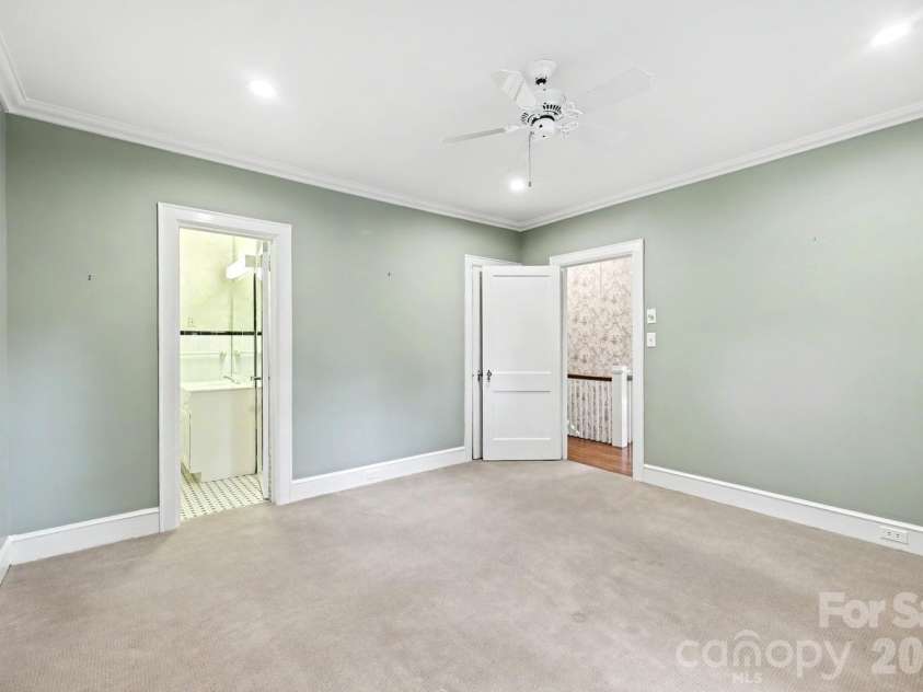 1527 Stanford Place, Charlotte, NC 28207.  MLS# CAR4380879, YatesRealty ID 23573. 