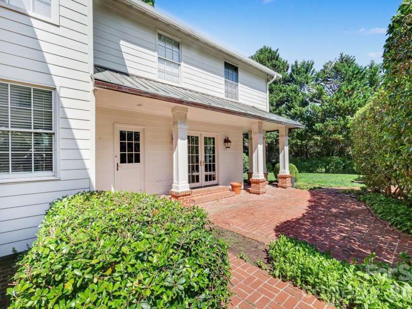 1527 Stanford Place, Charlotte, NC 28207.  MLS# CAR4380879, YatesRealty ID 23573. 