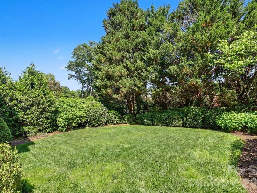 1527 Stanford Place, Charlotte, NC 28207.  MLS# CAR4380879, YatesRealty ID 23573. 