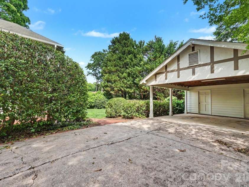 1527 Stanford Place, Charlotte, NC 28207.  MLS# CAR4380879, YatesRealty ID 23573. 