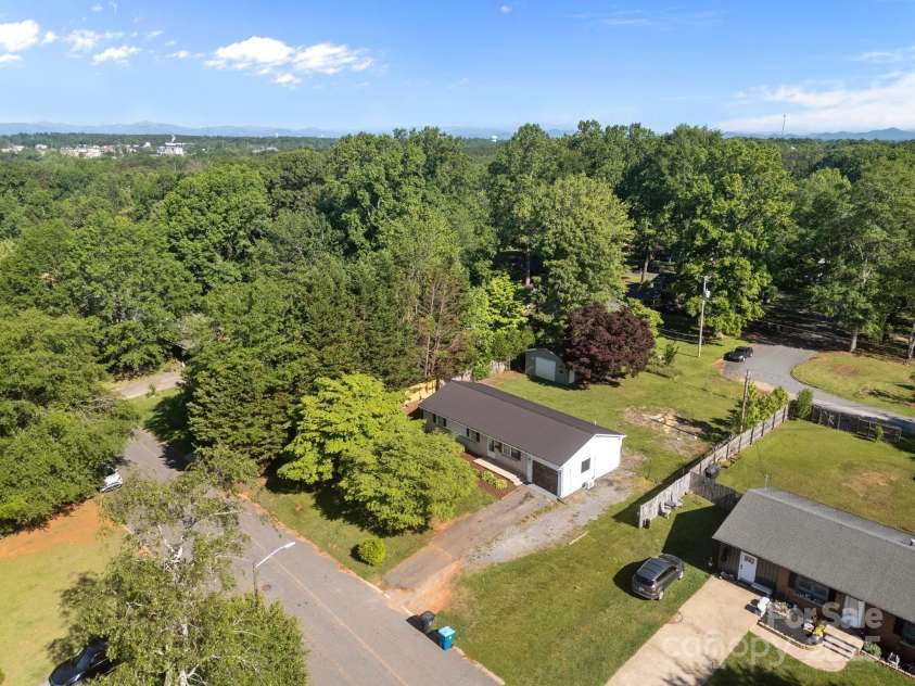 136 Kent Drive, Forest City, NC 28043.  MLS# CAR4255012, YatesRealty ID 23574. 