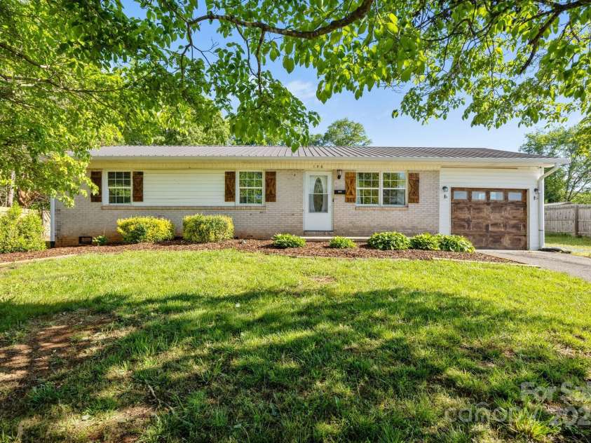 136 Kent Drive, Forest City, NC 28043.  MLS# CAR4326312, YatesRealty ID 23574. 