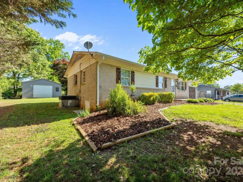 136 Kent Drive, Forest City, NC 28043.  MLS# CAR4326312, YatesRealty ID 23574. 