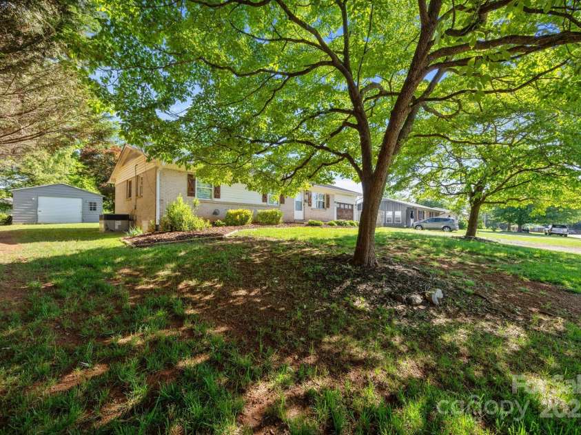 136 Kent Drive, Forest City, NC 28043.  MLS# CAR4326312, YatesRealty ID 23574. 