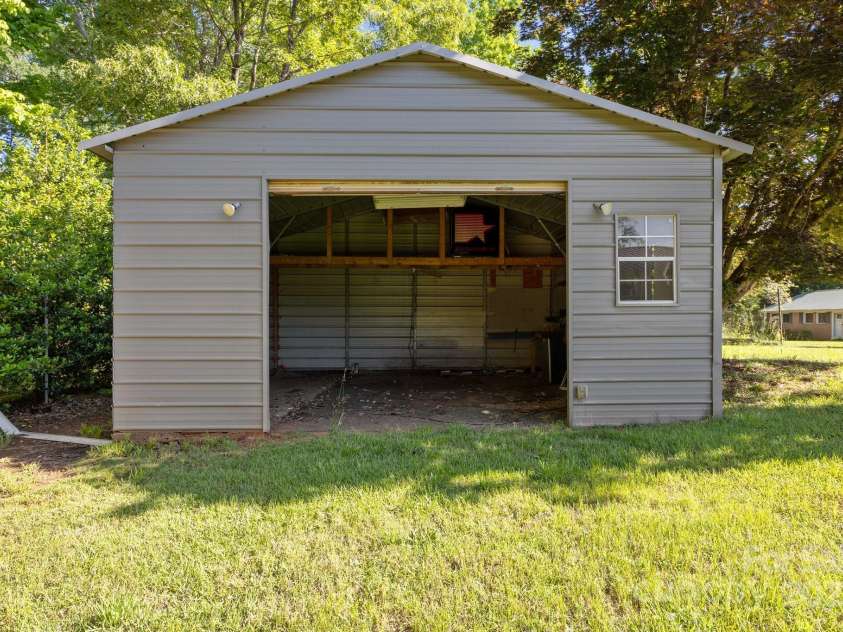 136 Kent Drive, Forest City, NC 28043.  MLS# CAR4326312, YatesRealty ID 23574. 