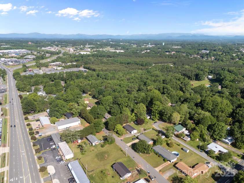 136 Kent Drive, Forest City, NC 28043.  MLS# CAR4326312, YatesRealty ID 23574. 