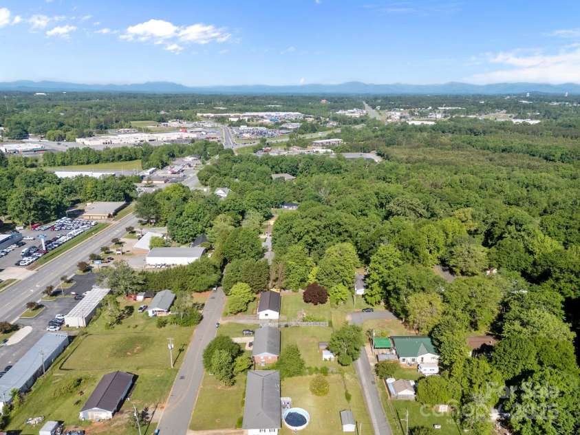 136 Kent Drive, Forest City, NC 28043.  MLS# CAR4326312, YatesRealty ID 23574. 