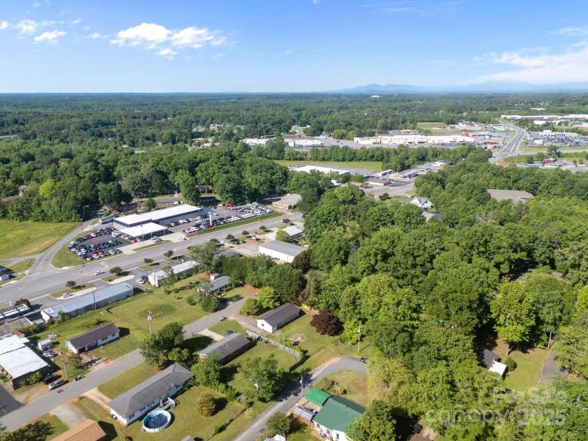 136 Kent Drive, Forest City, NC 28043.  MLS# CAR4326312, YatesRealty ID 23574. 