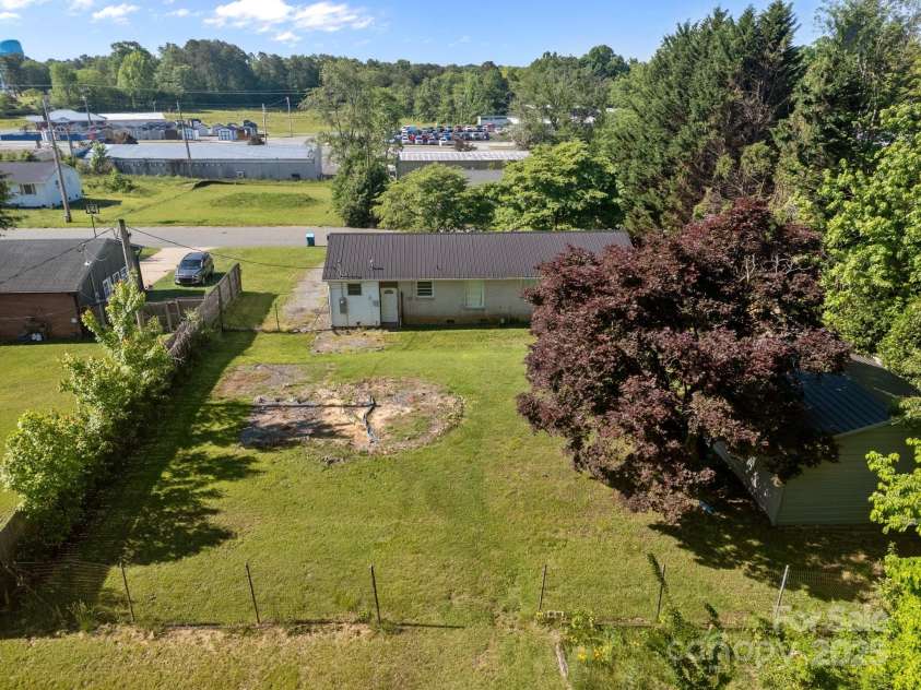 136 Kent Drive, Forest City, NC 28043.  MLS# CAR4326312, YatesRealty ID 23574. 