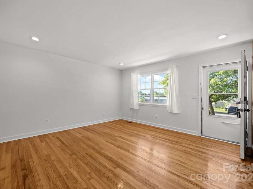 136 Kent Drive, Forest City, NC 28043.  MLS# CAR4326312, YatesRealty ID 23574. 