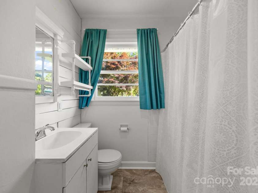 136 Kent Drive, Forest City, NC 28043.  MLS# CAR4326312, YatesRealty ID 23574. 