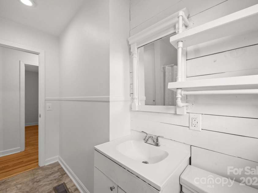 136 Kent Drive, Forest City, NC 28043.  MLS# CAR4326312, YatesRealty ID 23574. 