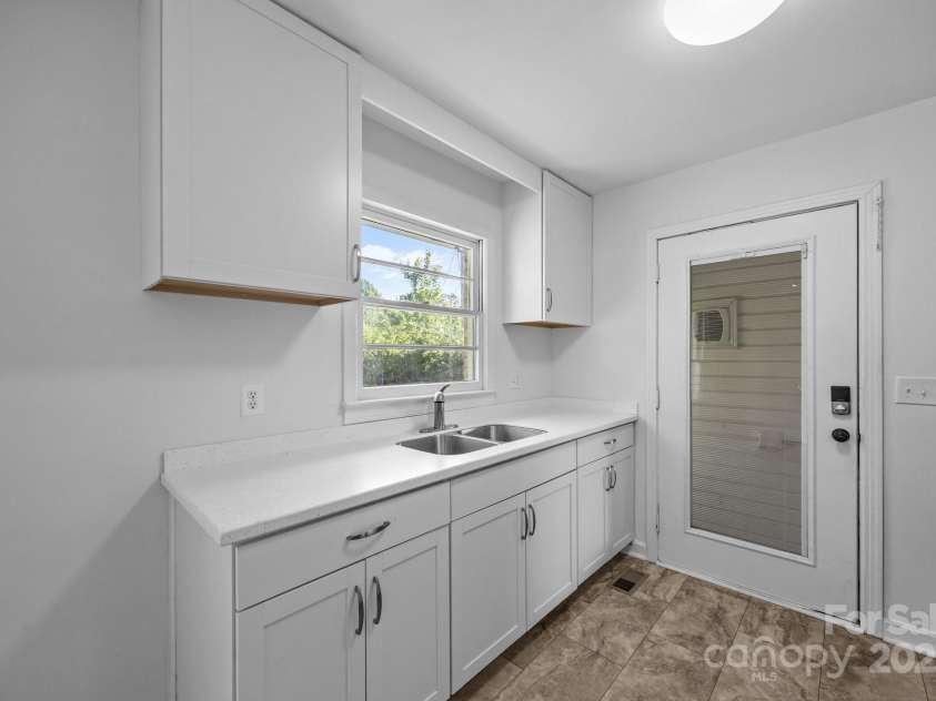 136 Kent Drive, Forest City, NC 28043.  MLS# CAR4326312, YatesRealty ID 23574. 