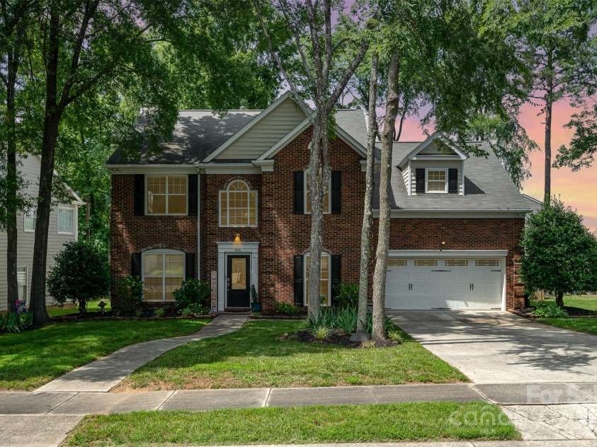 3810 Yorkford Drive, Charlotte, NC 28269.  MLS# CAR4269397, YatesRealty ID 23575. 