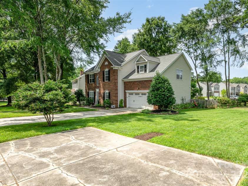 3810 Yorkford Drive, Charlotte, NC 28269.  MLS# CAR4269397, YatesRealty ID 23575. 