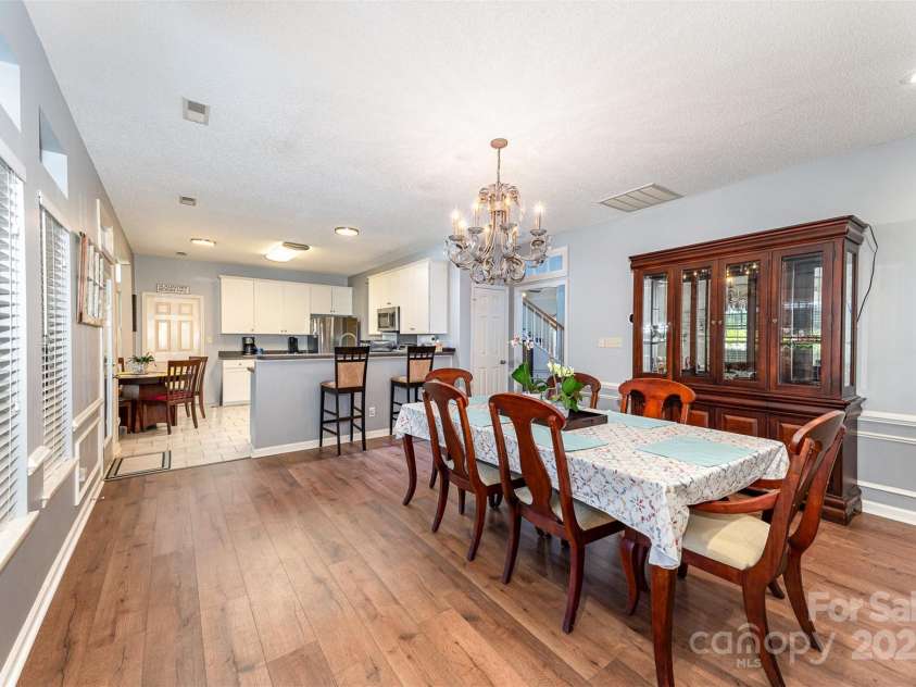 3810 Yorkford Drive, Charlotte, NC 28269.  MLS# CAR4269397, YatesRealty ID 23575. 